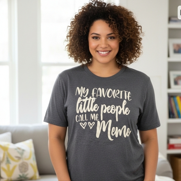 Tops - "My Favorite Little People Call Me Meme" Gray Graphic Tee EUC